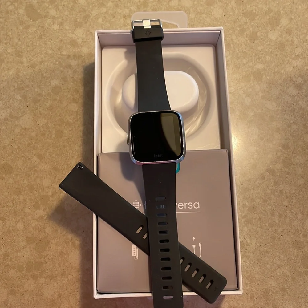 Fitbit Versa - Picture 4 of 8